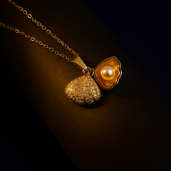 Sparkling Seashell Locket Necklace | Gold-Plated Stainless Steel – KZ8812308