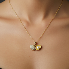 Sparkling Seashell Locket Necklace | Gold-Plated Stainless Steel – KZ8812308