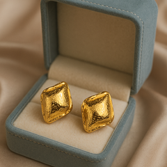 GoldCrush Stud Earrings | Gold-Plated Stainless Steel – KZ8812332