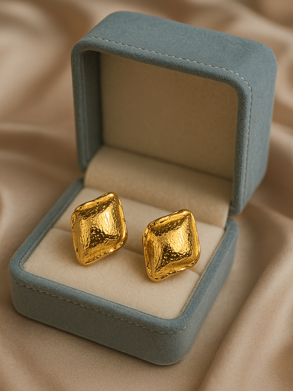 GoldCrush Stud Earrings | Gold-Plated Stainless Steel – KZ8812332