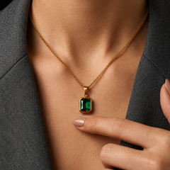 Emerald Aura Necklace | Gold-Plated Stainless Steel – KZ88123204