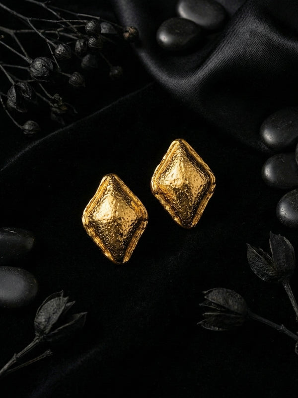 GoldCrush Stud Earrings | Gold-Plated Stainless Steel – KZ8812332