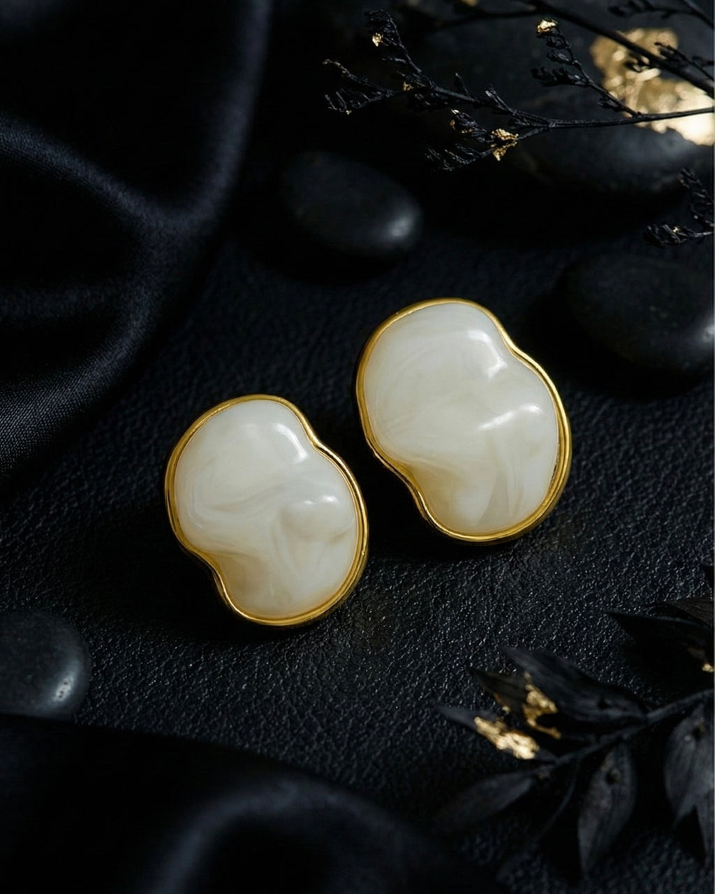 MilkyShell Modern Studs | Gold-Plated Stainless Steel – KZ8812341