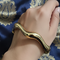 Regal Twist Statement Kada – | Gold-Plated Stainless Steel -KZ8812371