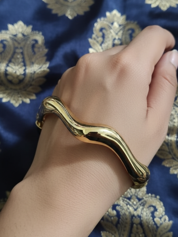 Regal Twist Statement Kada – | Gold-Plated Stainless Steel -KZ8812371