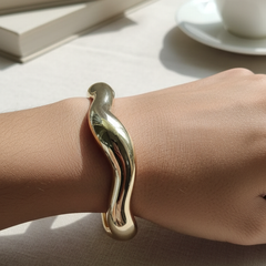 Regal Twist Statement Kada – | Gold-Plated Stainless Steel -KZ8812371