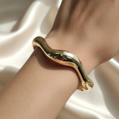 Regal Twist Statement Kada – | Gold-Plated Stainless Steel -KZ8812371