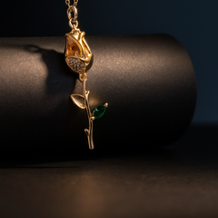 Golden Rose Bud Necklace | Gold-Plated Stainless Steel – KZ8812302