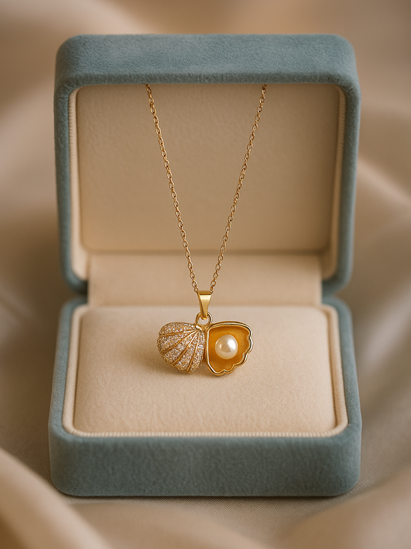 Sparkling Seashell Locket Necklace | Gold-Plated Stainless Steel – KZ8812308