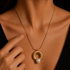 Golden Orbit Pearl Pendant | Gold-Plated Stainless Steel – KZ8812353
