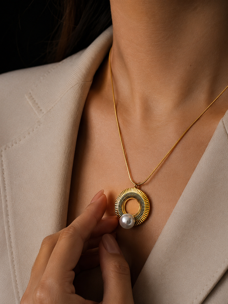 Golden Orbit Pearl Pendant | Gold-Plated Stainless Steel – KZ8812353