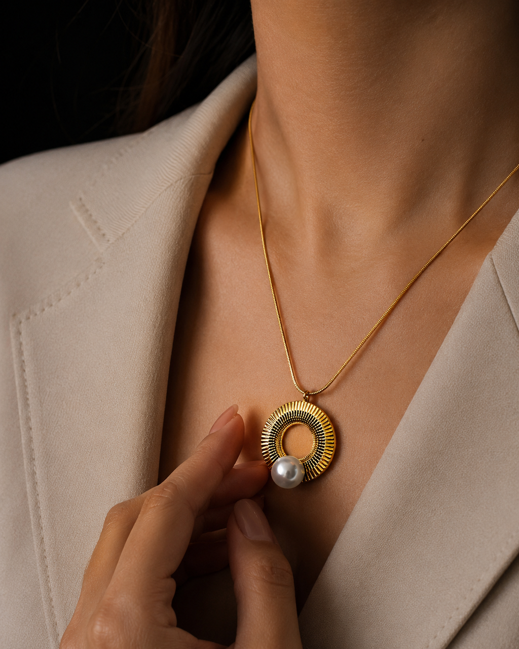 Golden Orbit Pearl Pendant | Gold-Plated Stainless Steel – KZ8812353