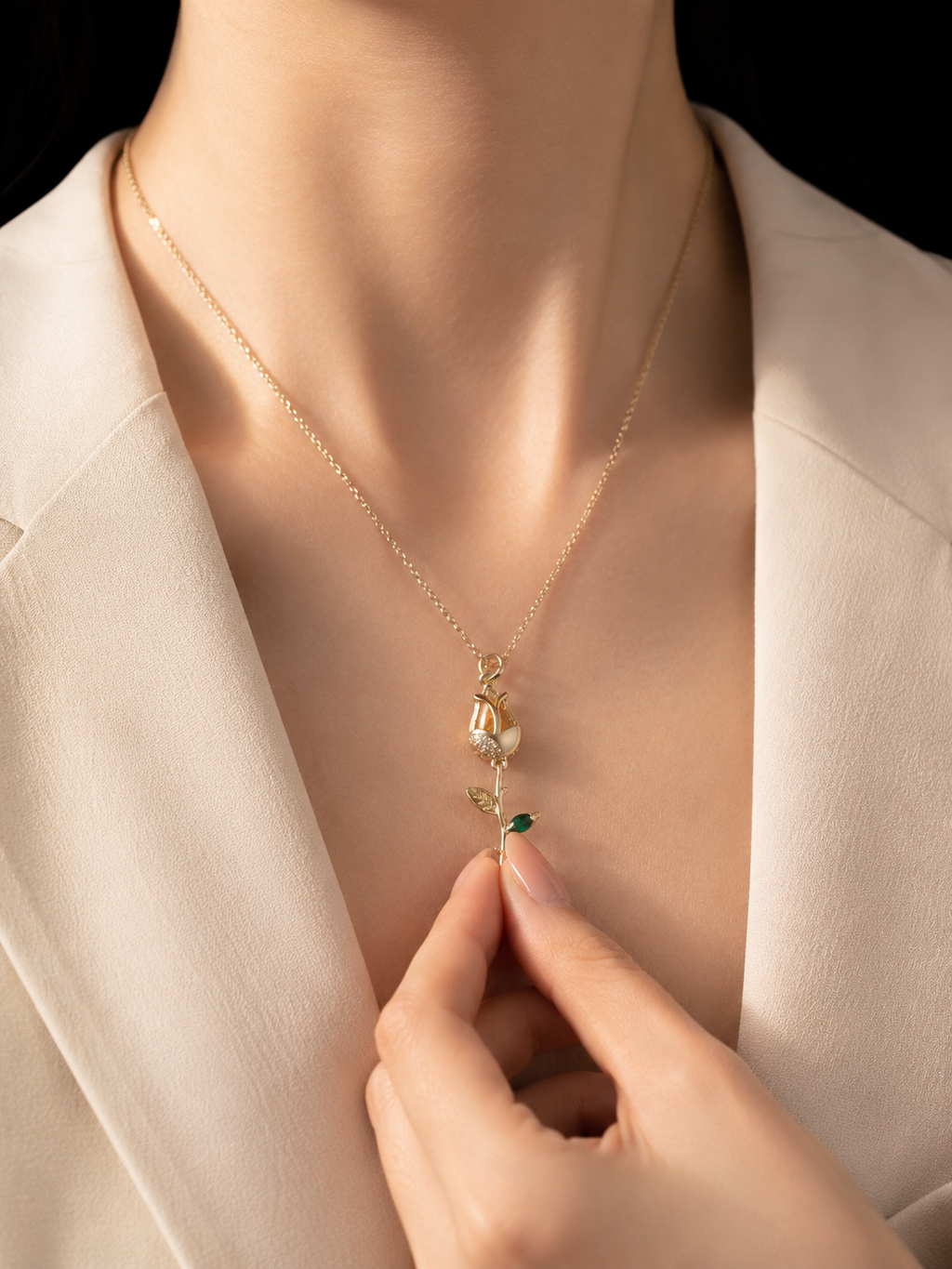 Golden Rose Bud Necklace | Gold-Plated Stainless Steel – KZ8812302