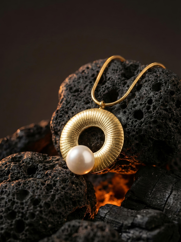 Golden Orbit Pearl Pendant | Gold-Plated Stainless Steel – KZ8812353